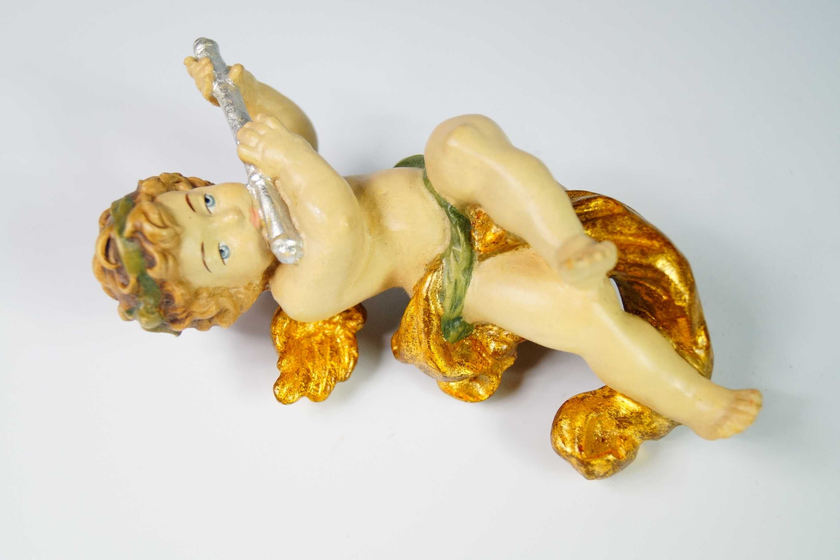 Rzeźba w polichromii putto drewno figura