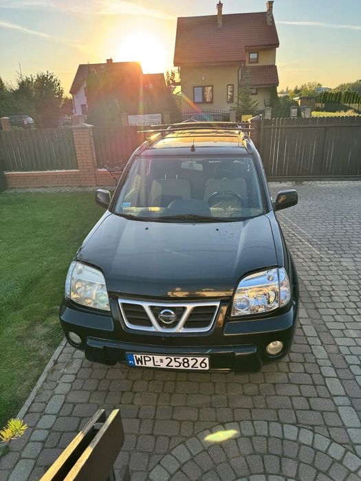 Nissan X-Trail auto razem z czesciami widocznymi na zdjeciach, auto z hakiem
