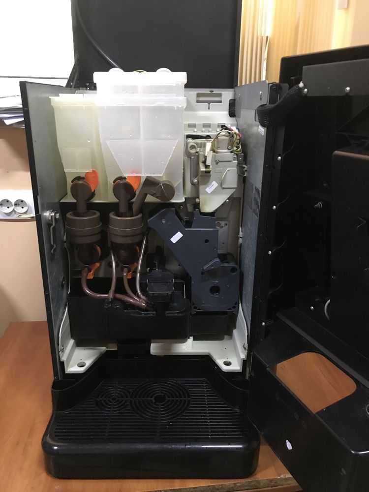 Продам кофемашину Saeco Phedra Evo Cappuccino