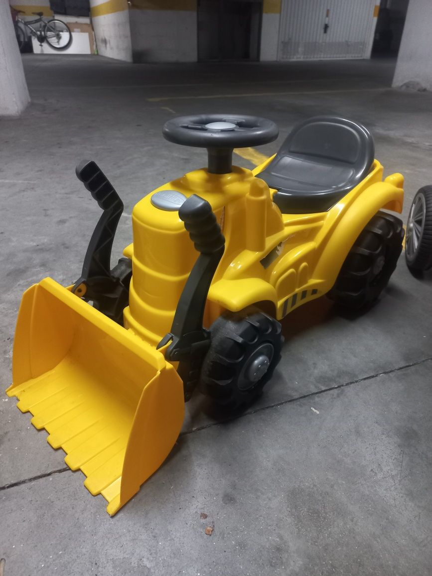 Triciclo quase novo