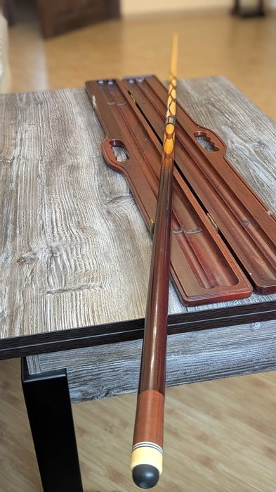 Професійний кий для біл'ярду Hustler в чохлі з червоного дерева