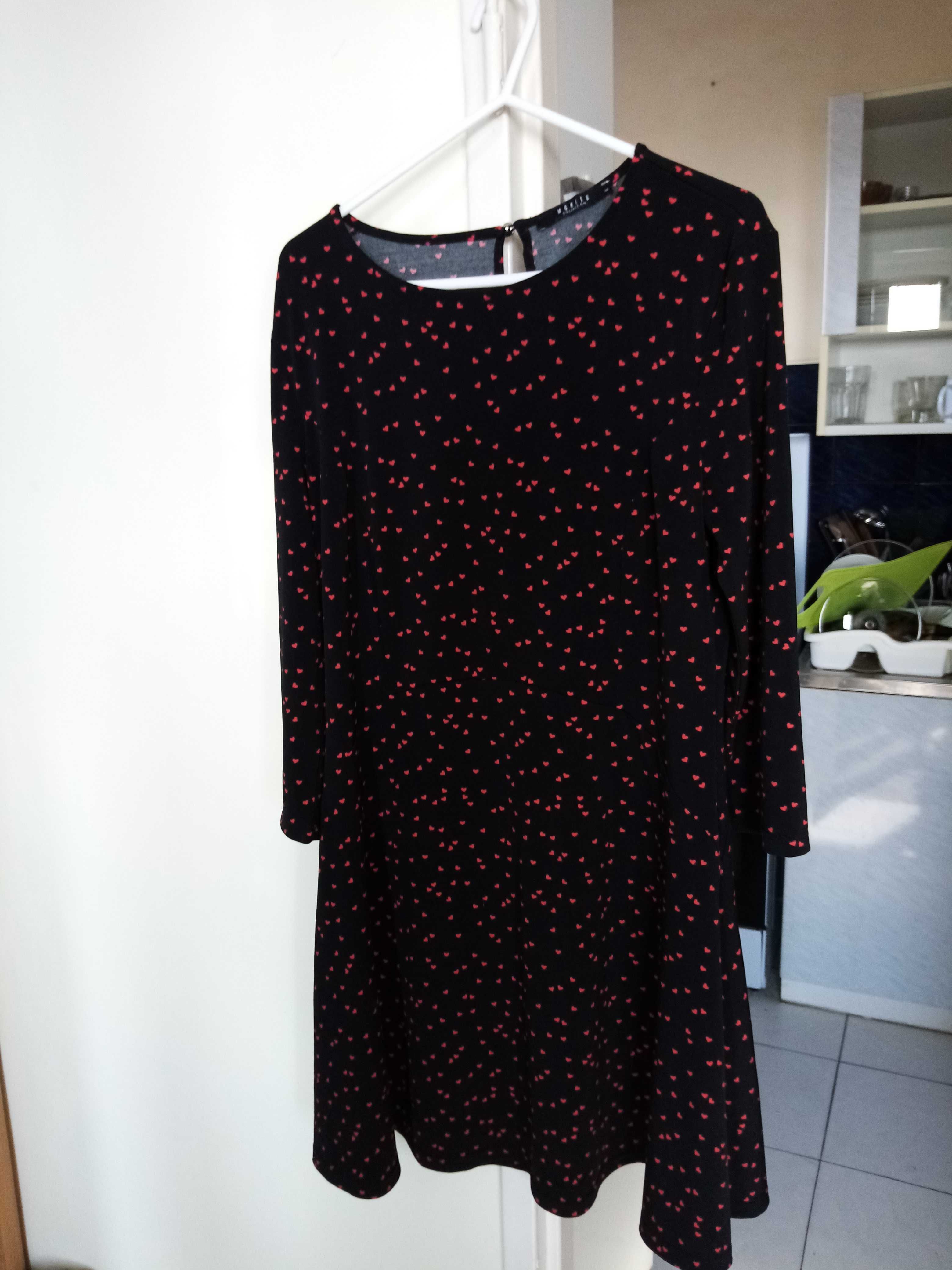 Czarna sukienka w serduszka Mohito rozmiar M