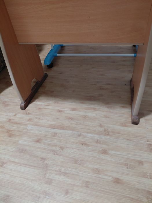 Стіл кухоний стіл.