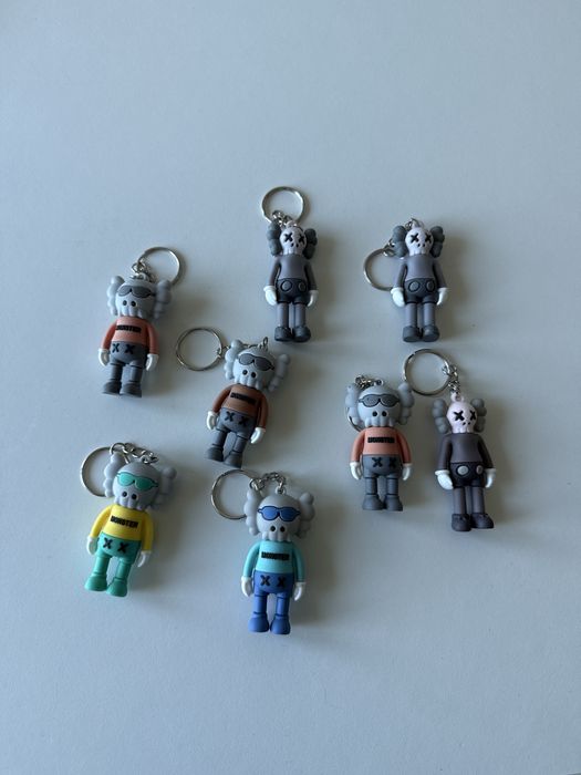 Porta chaves boneco kaws