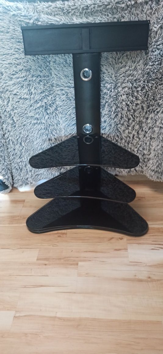 Podłogowy stojak pod telewizor