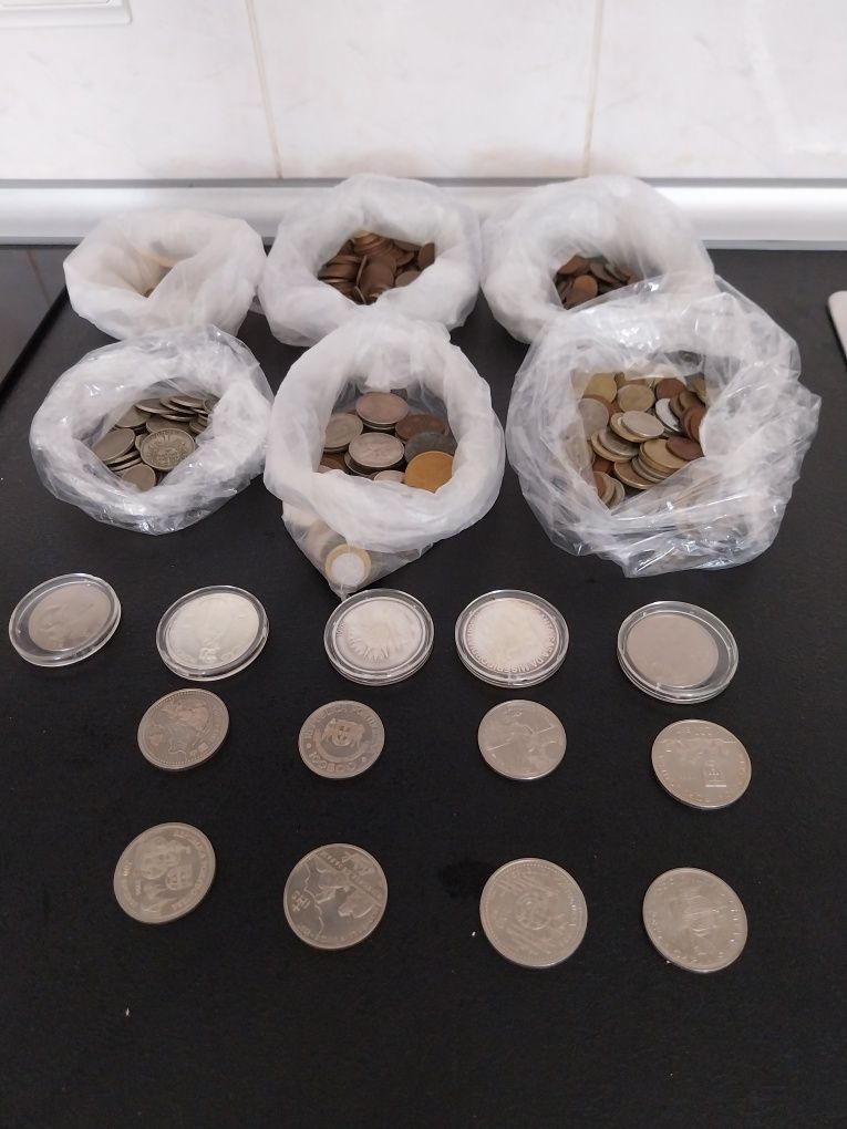 Moedas e notas para coleção