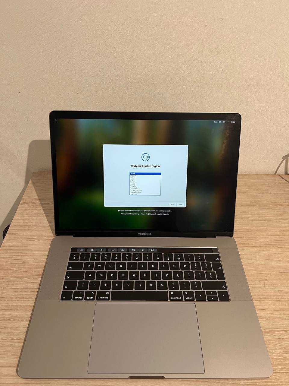 MacBook Pro 2019 – 16GB RAM / 256GB SSD / i7 – Stan bardzo dobry