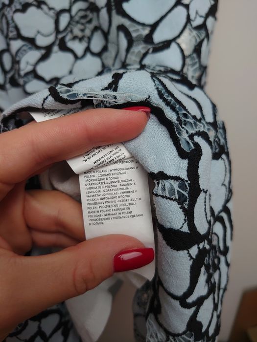 Luźna elegancka zwiewna sukienka Reserved