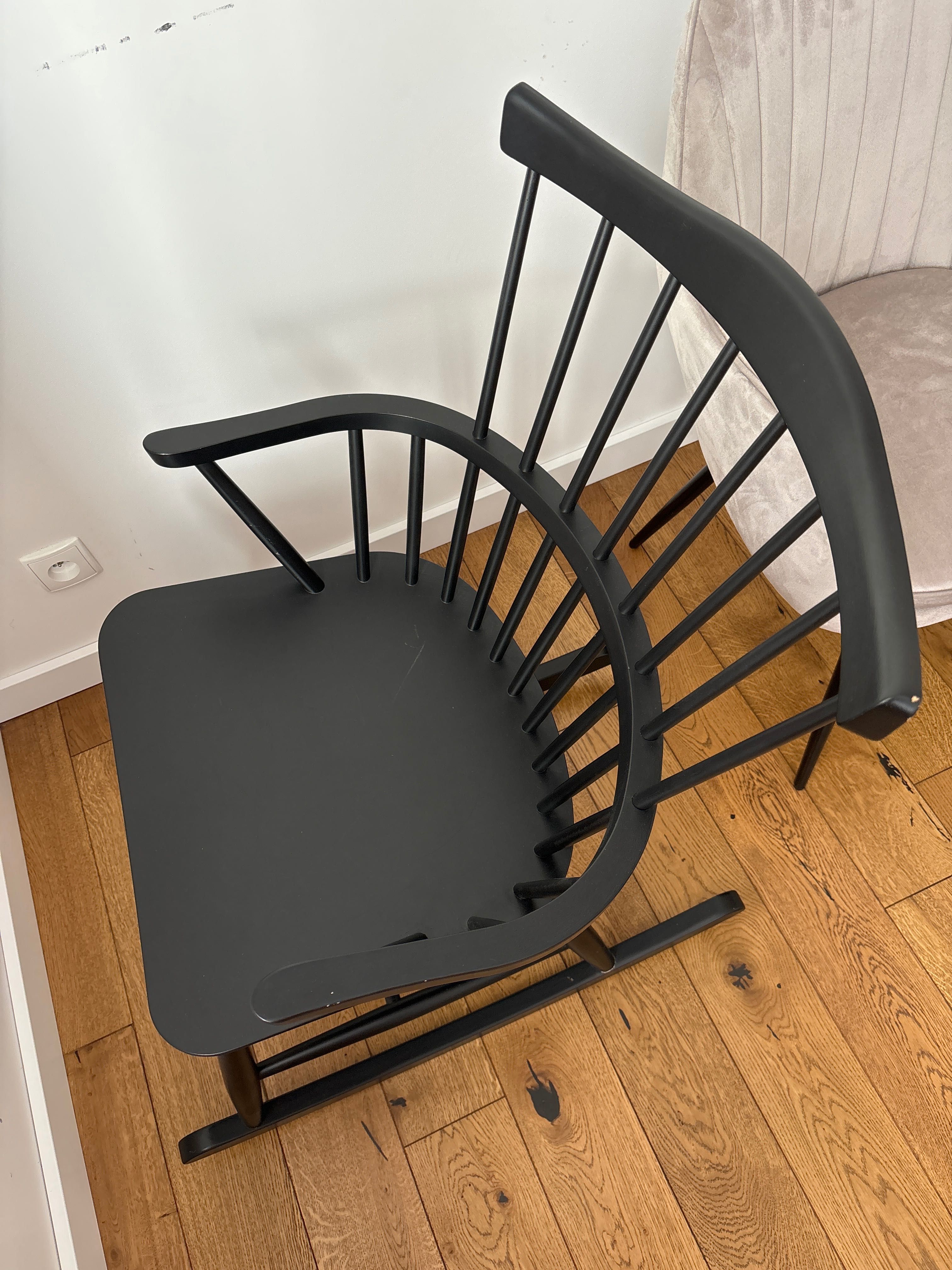 Bujane krzesło drewniane czarne