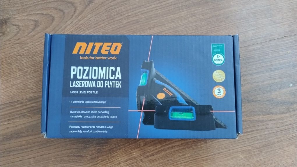 Nowa poziomica laserowa do płytek Niteo