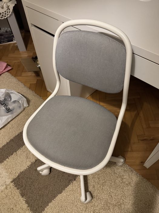 Krzeslo obrotowe na kółkach ikea