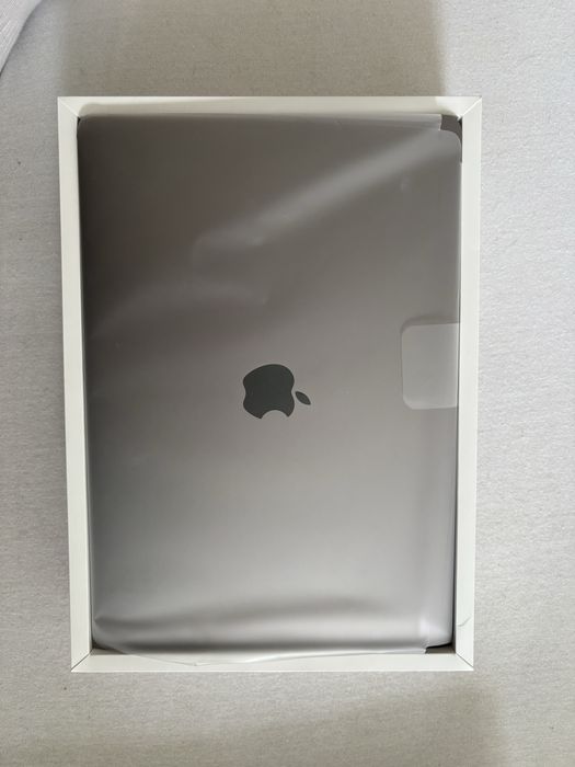 MacBook Pro 13" 2020 | Intel i5 | 8GB RAM | 256GB SSD | Stan idealny