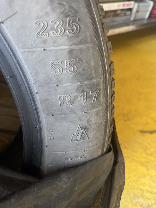 Шини зимові 235/55 R17