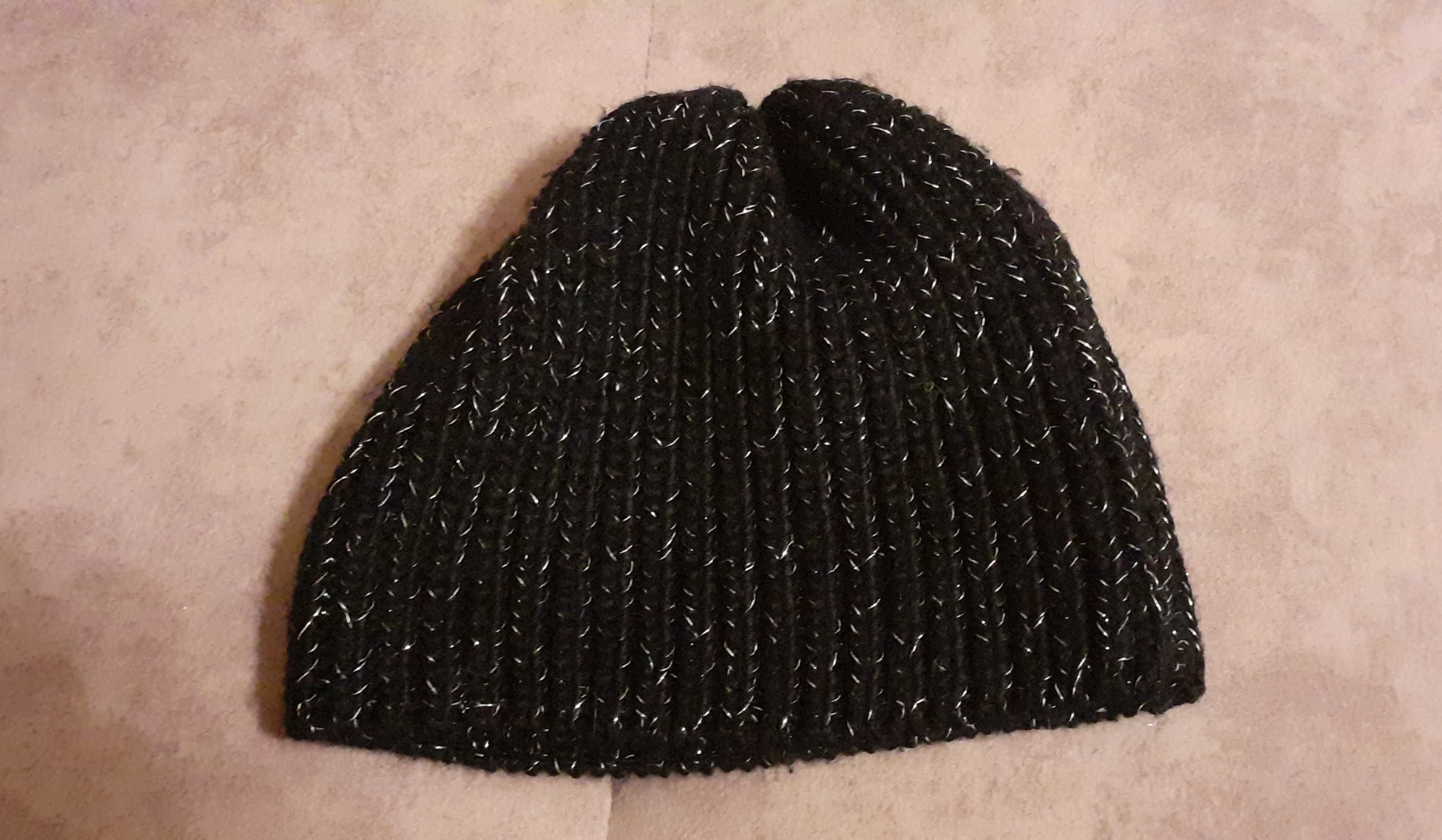 Czarna czapka zimowa