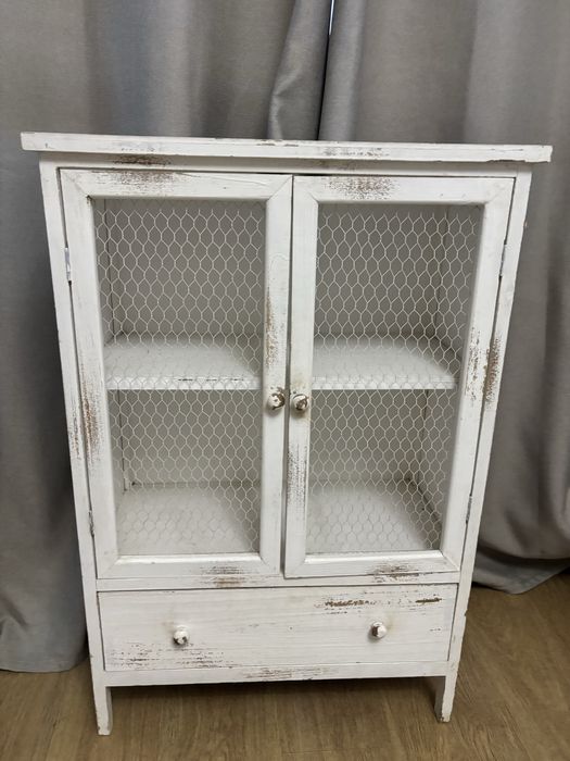 Komoda w stylu prowansalskim