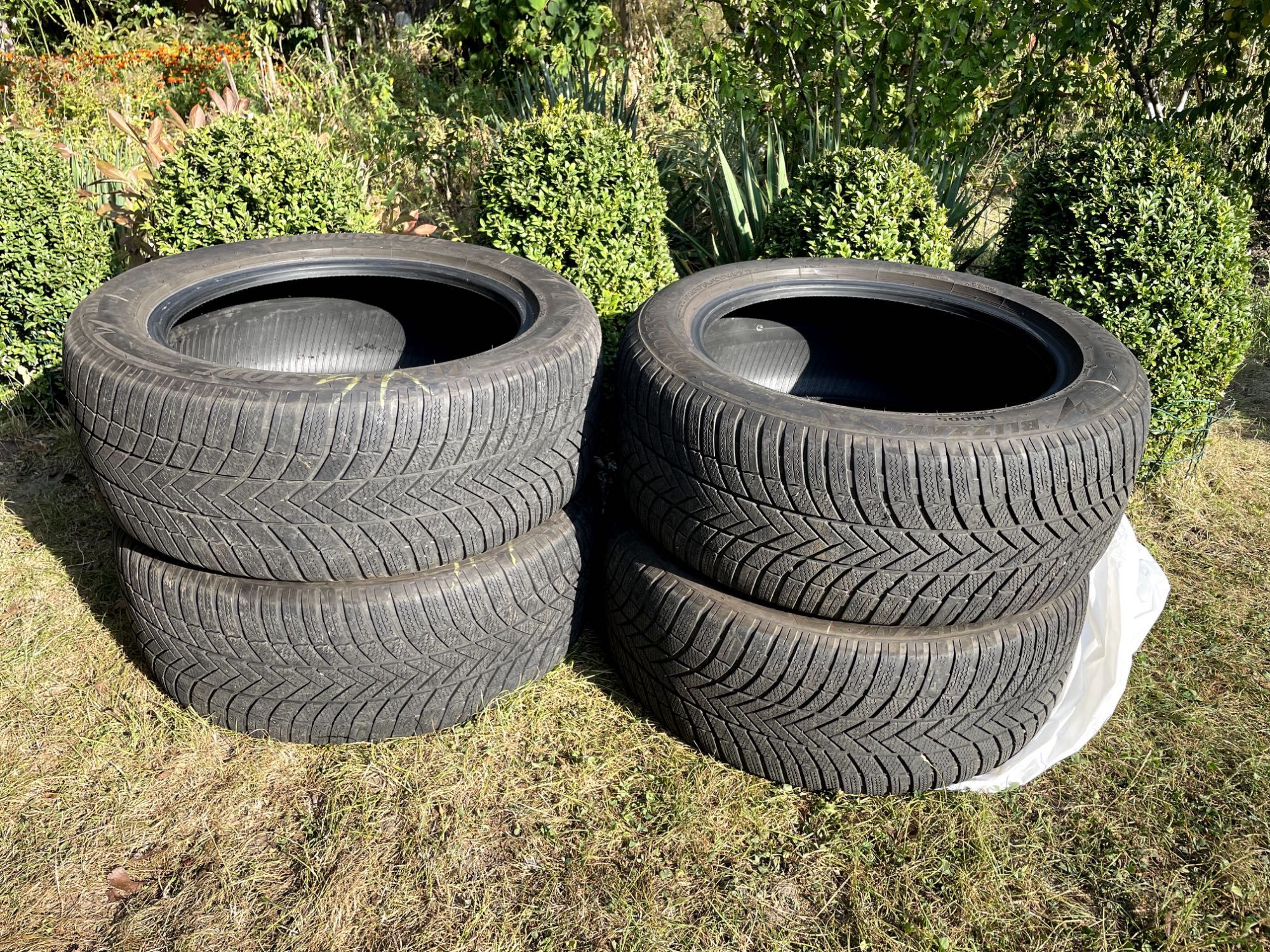Bridgestone Blizzak LM005 275/50 R20