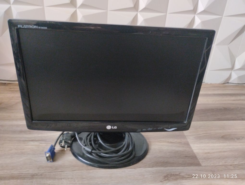 Монитор 23 LG W2343T Class A FullHD 1920 x 1080 TN 16:9 VGA + DVI Blac