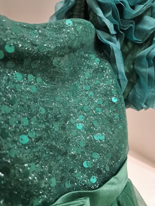 Дуже гарна сукня на новий рік 7-8 років