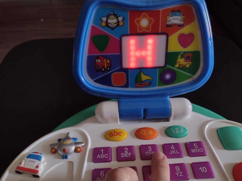 Zabawkowy laptop