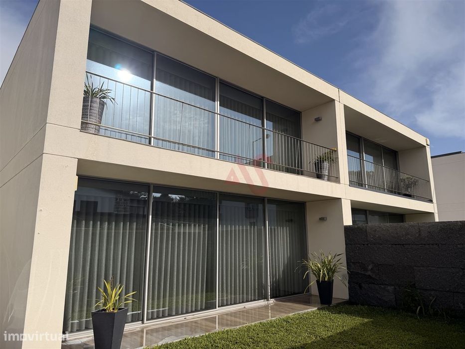 Moradia T3 Moderna com Acabamentos Premium em A ver o Mar - Póvoa de V