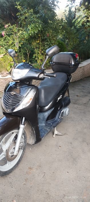 Скутер Хонда 150кубова