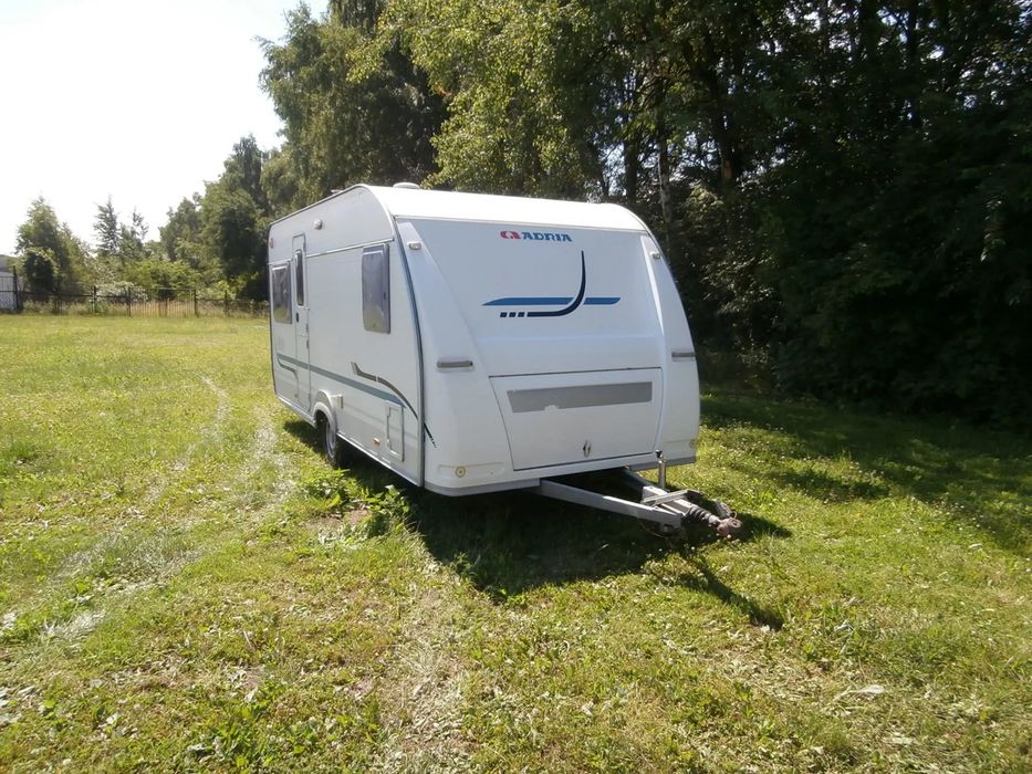 Adria ADORA 462PU  Przyczepa campingowa Adria Adora 462PU, 4 osobowa