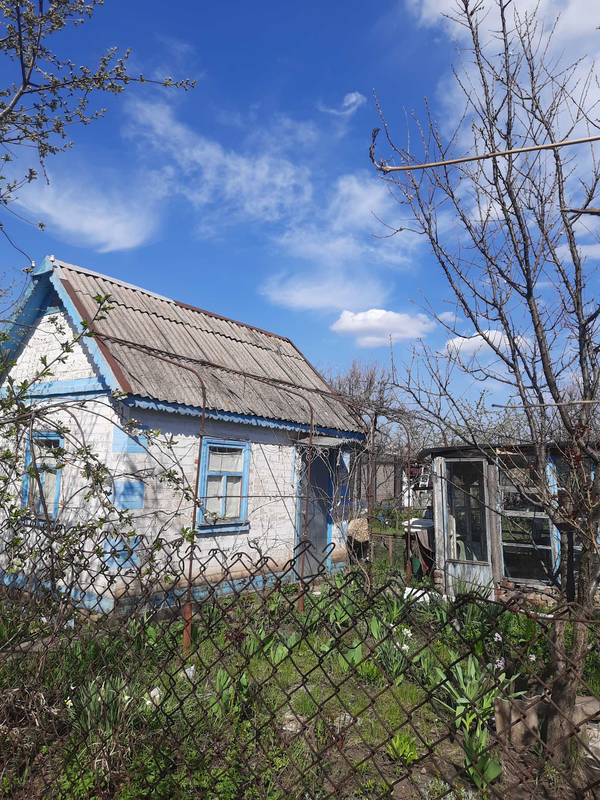 Продам дачный участок с домиком.