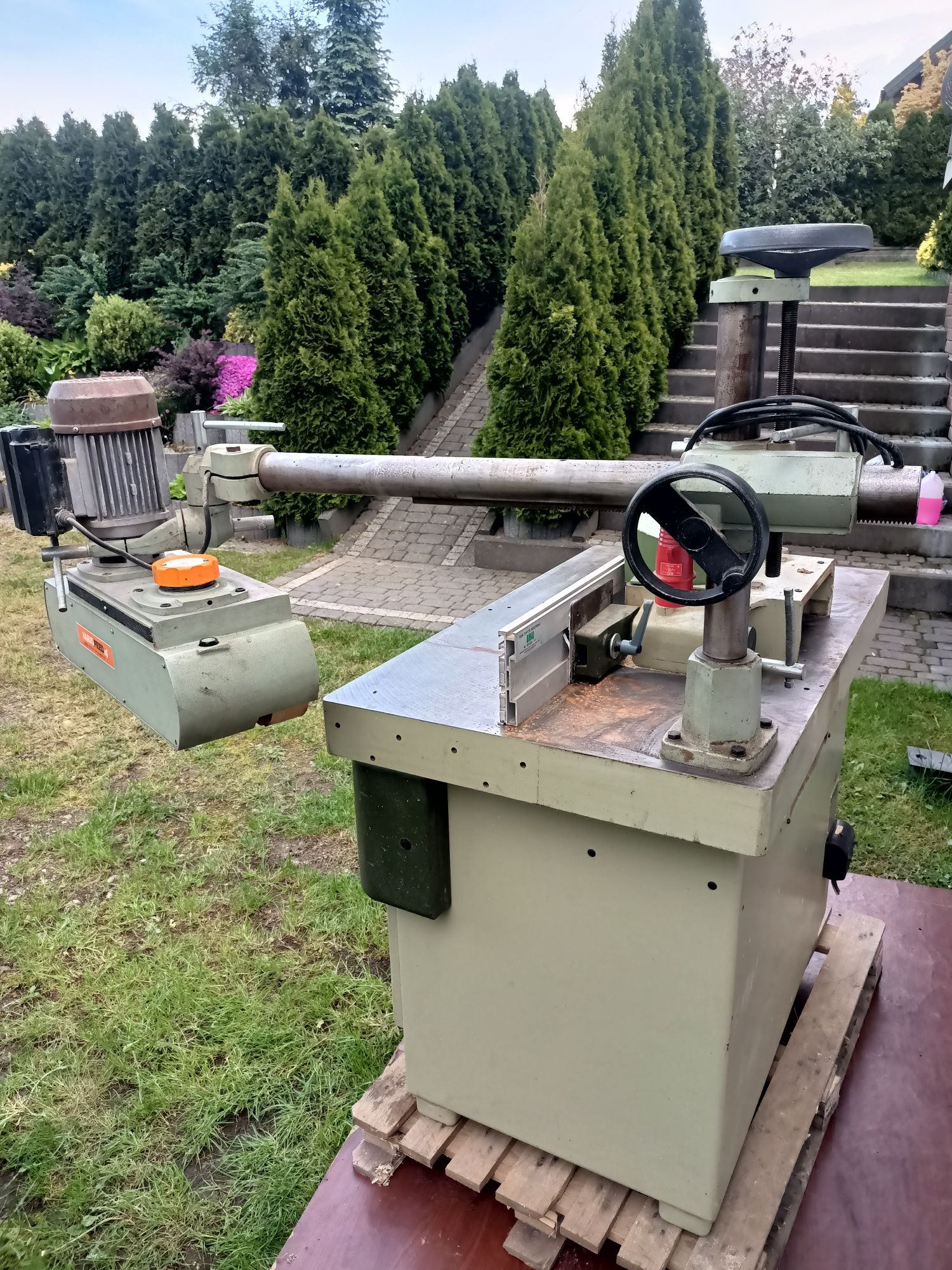 Frezarka dolnowrzecionowa SCM T130 z posuwem