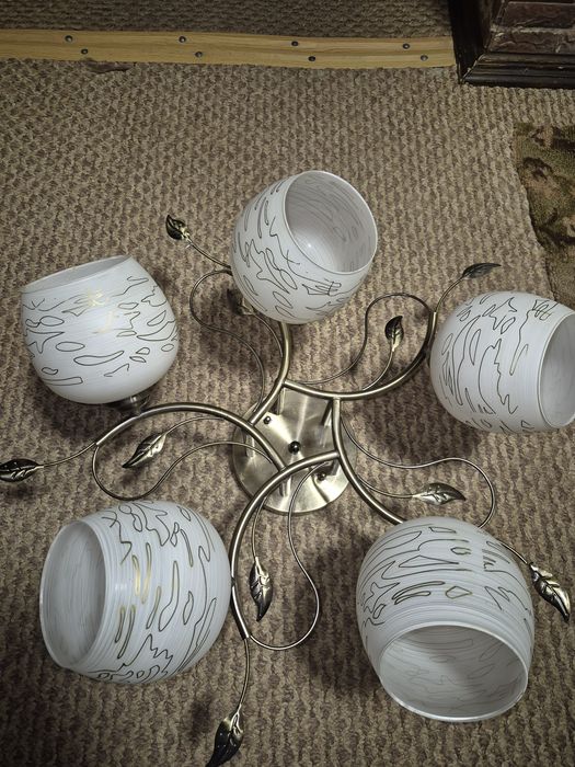 Люстра в зал на 5 плафонів.