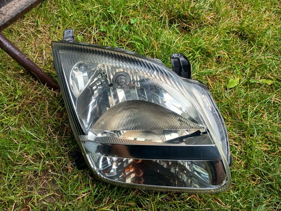 Suzuki Ignis lampa przednia prawa Stanley