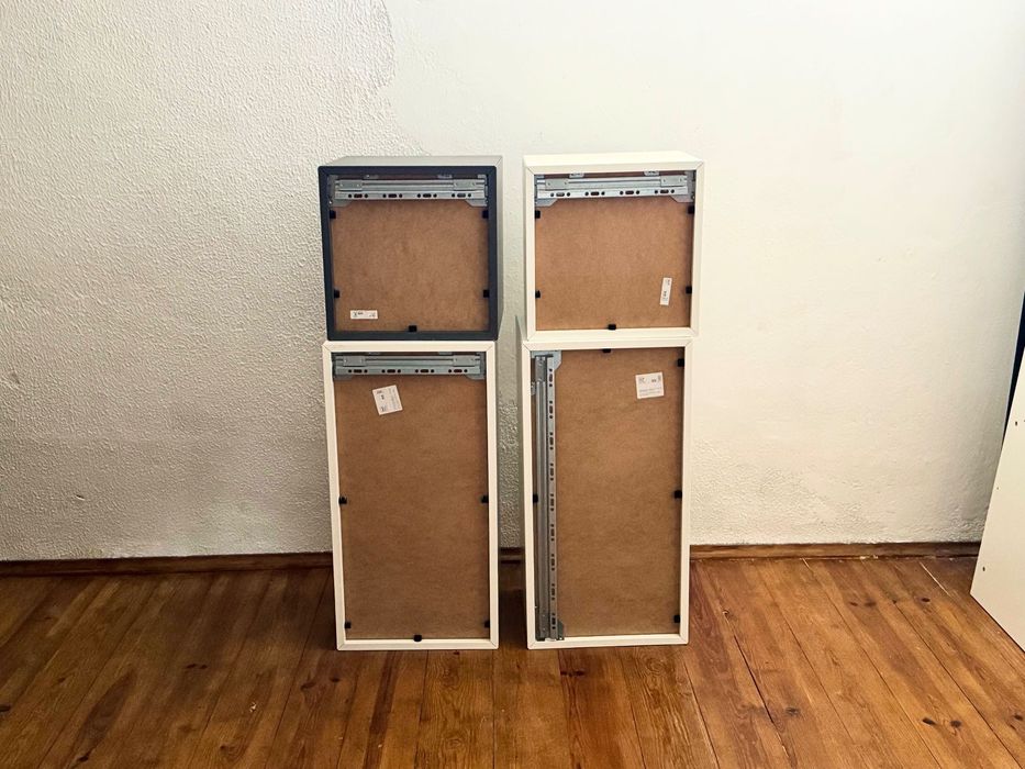 4 estantes de parede IKEA VALJE em muito bom estado