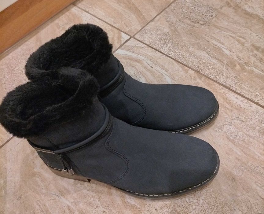 Krótkie kozaki, botki damskie Rieker
