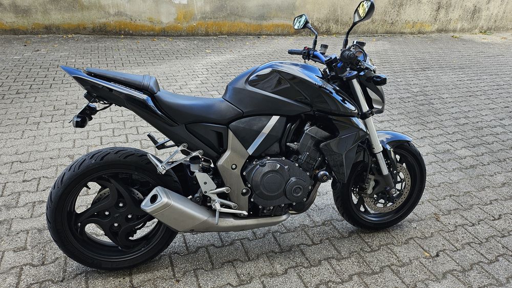 Honda cb 1000R impecável