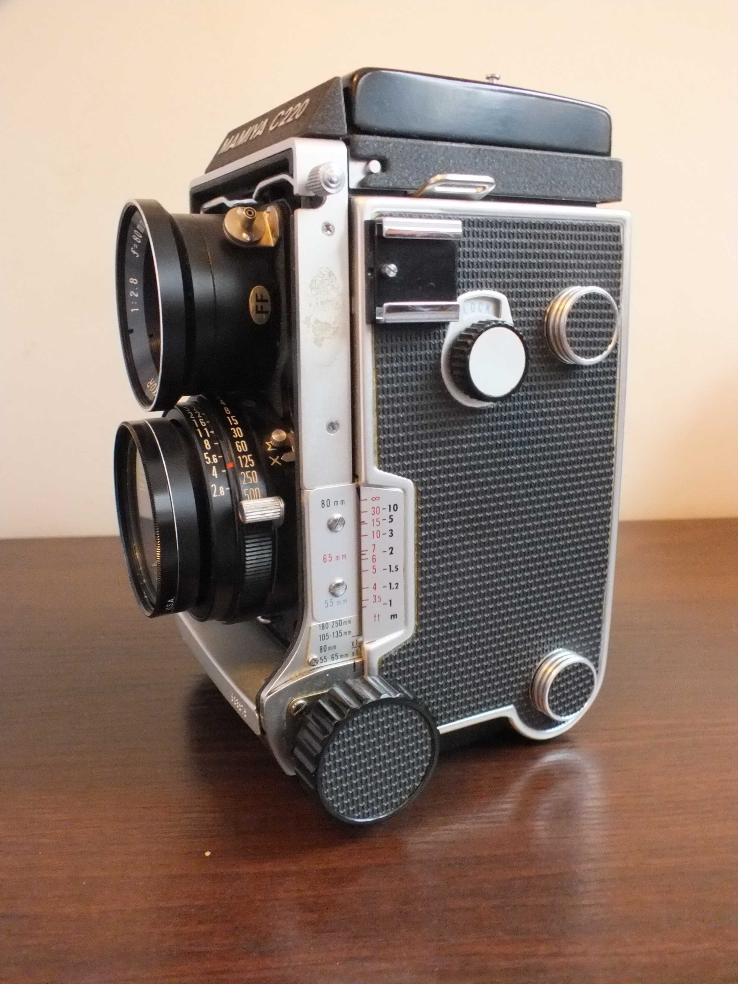 Mamiya C220 Professional 80/2.8  + 135/4.5