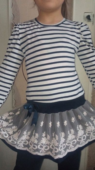 Костюм гарна сукня  нарядне плаття платтячко полоска квіти