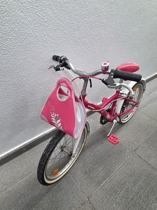 Bicicleta B'twin com cesto