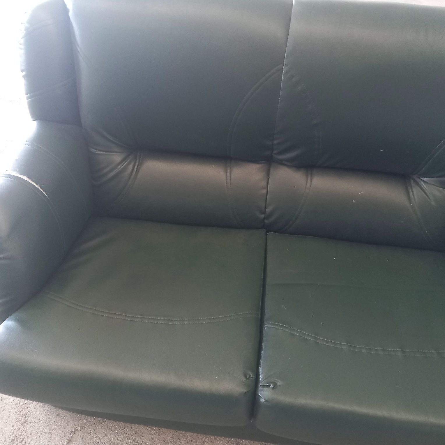 Sofá cama de 2 lugares em napa ( verde)