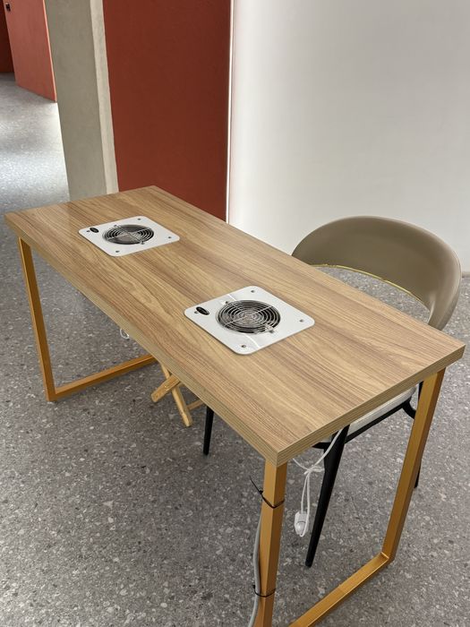 Стіл для майстра манікюру