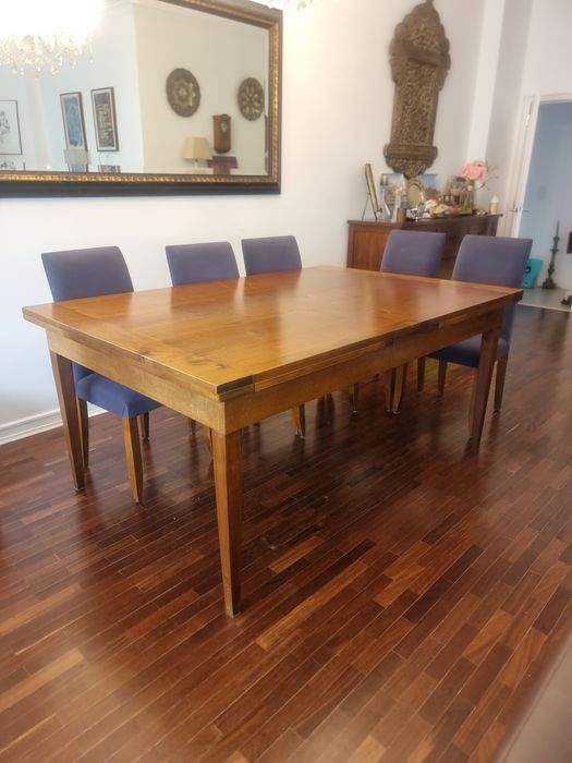 Mesa de Jantar em cerejeira, 180cm a 330cm por 120cm com 6 cadeiras.