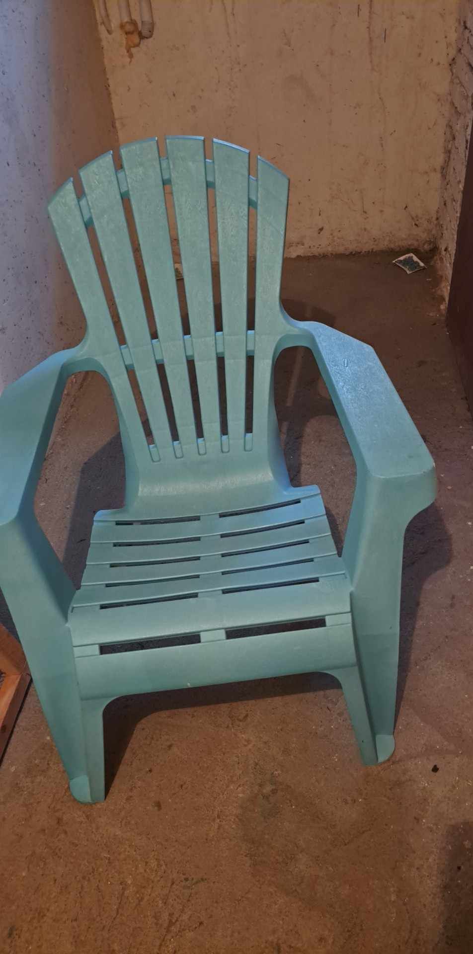 Plastikowe krzesło fotel