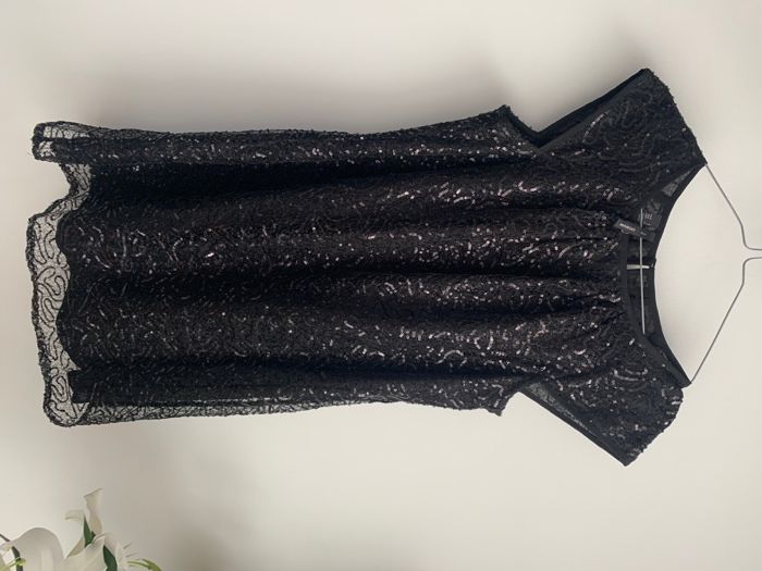 Piękna wieczorowa sukienka Mango