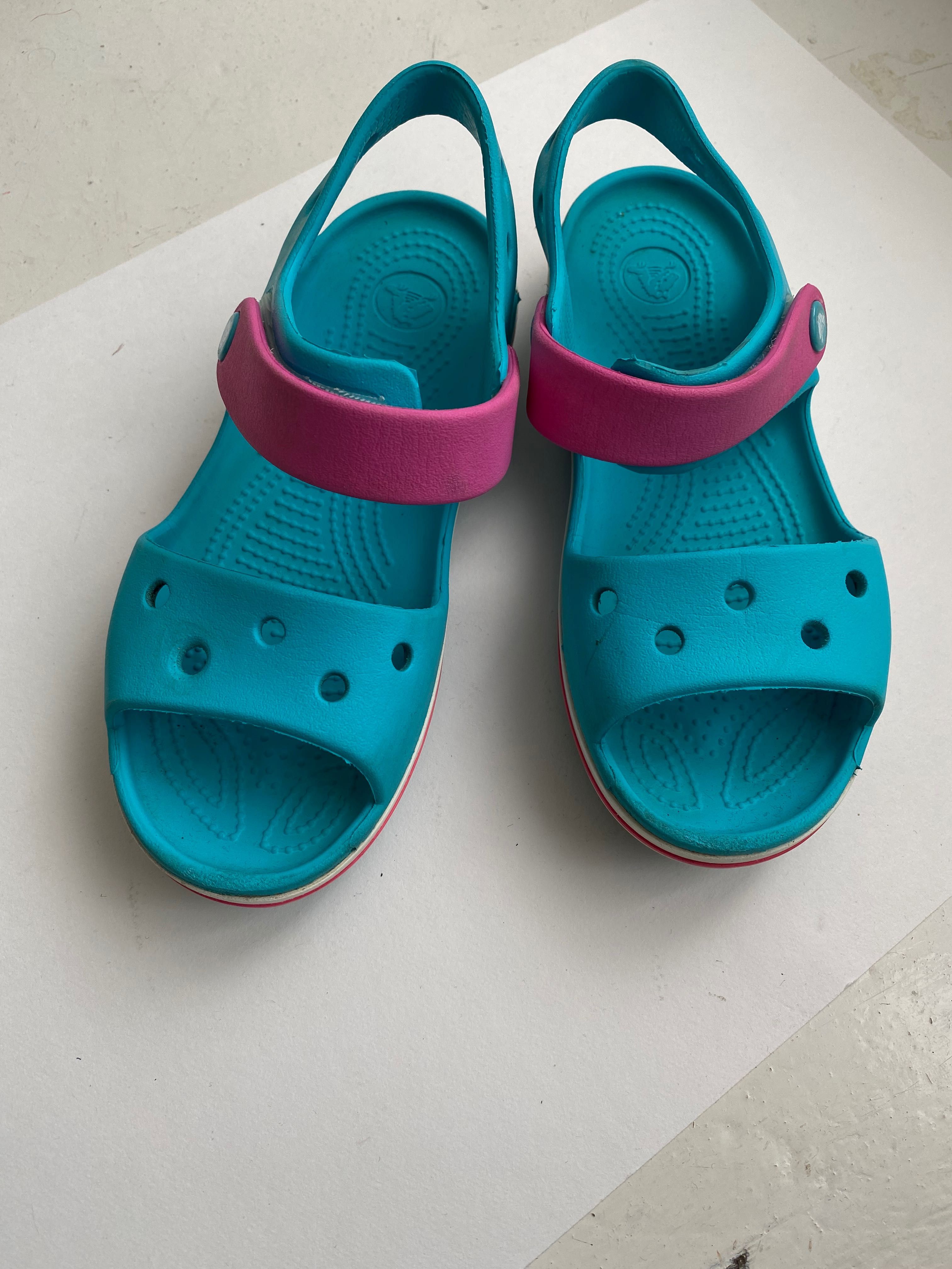 Босоніжки Crocs для дівчинки
