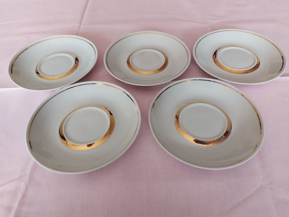 Talerzyki deserowe z paskiem koloru złotego- 5 sztuk