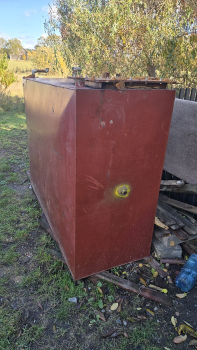Duży zbiornik stalowy, bufor