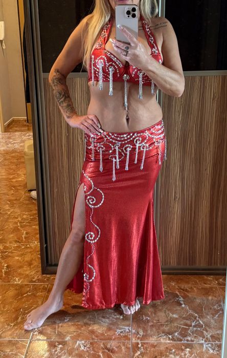 Czerwony kostium do tańca orientalnego brzucha