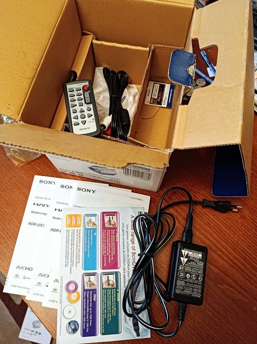 Видеокамера Sony HDR-UX7E