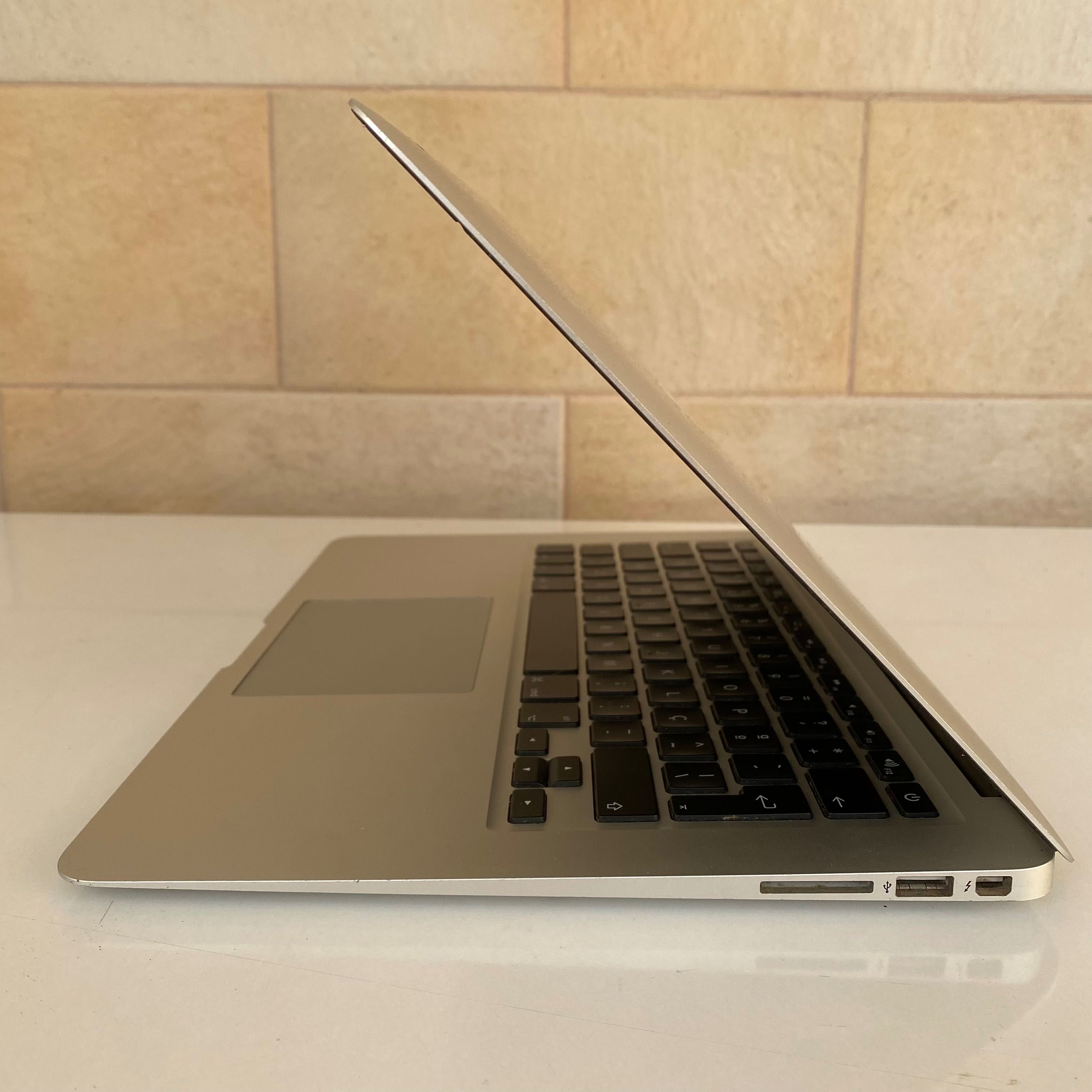 Computador portátil MacBook AIR A1466 ano 2015