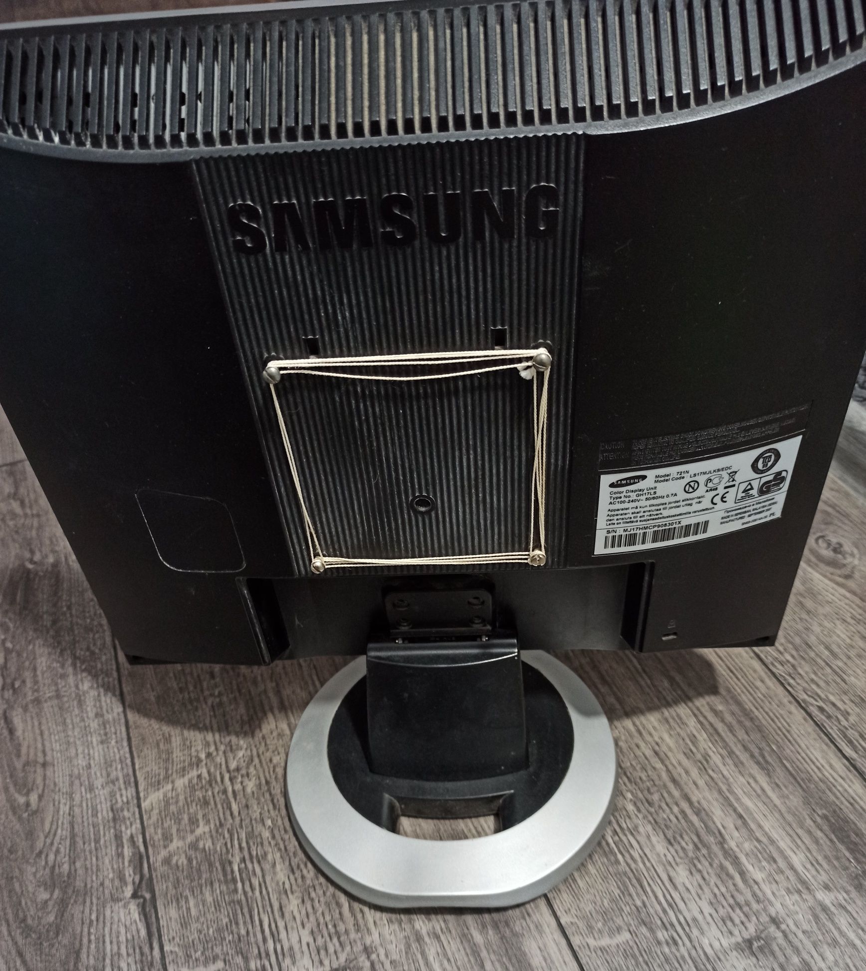 Монитор Samsung 721N