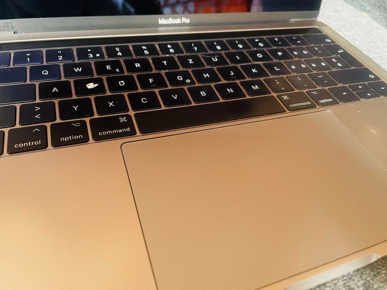 MacBook Pro (13-inch, 2017, Silver)