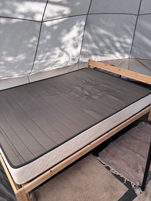 Cama de casal IKEA